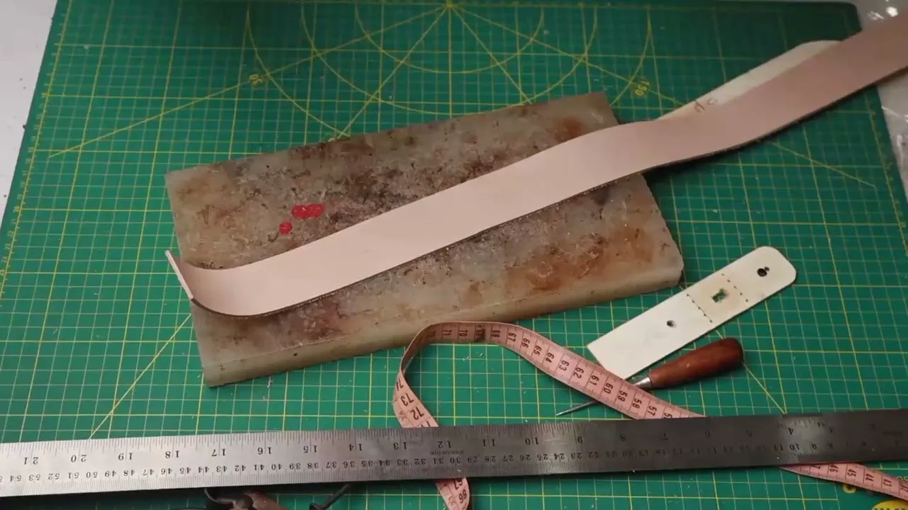 صناعة حزام من الجلد الطبيعي